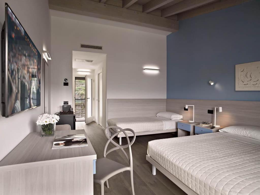 Residence Caffe Maya Maslianico Exterior photo